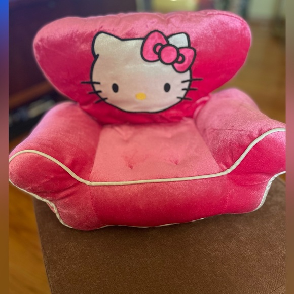 Hello Kitty Build-A-Bear Plush Chair - Picture 1 of 4